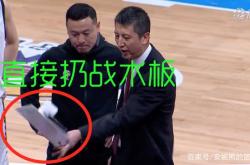 半岛体育官网入口-德约科维奇技术犯规送分，中国女排主帅怒摔战术板！